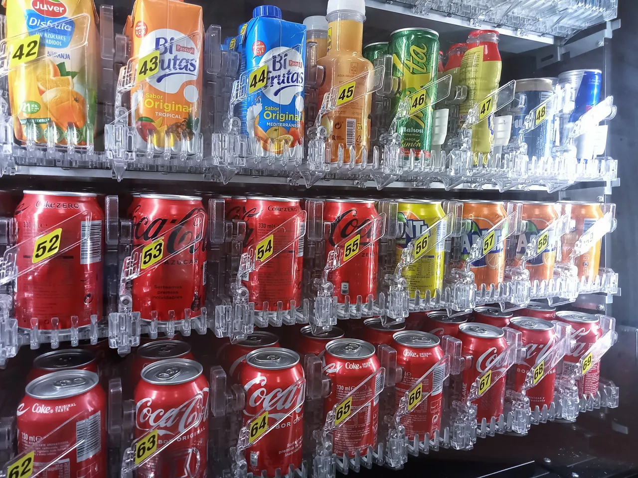 Máquina expendedora de refrescos. EITB Media.