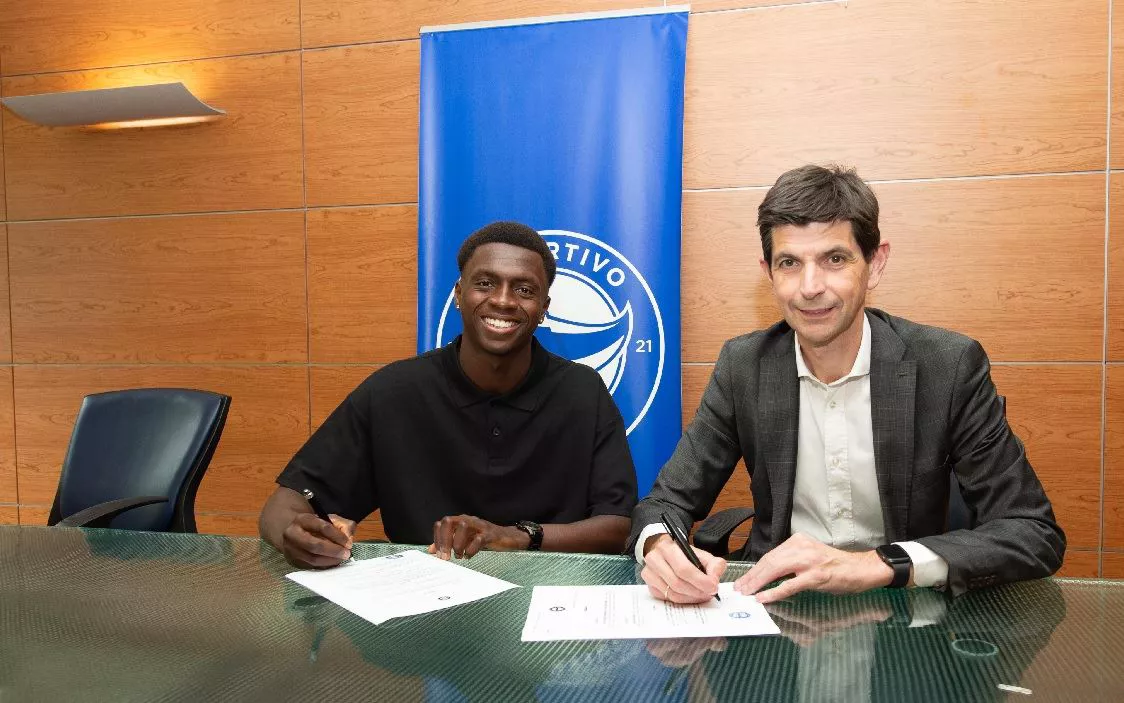 Tomas Mendes, Alfonso Fernández de Trocóniz presidentearekin. Argazkia: Twitter @Alaves