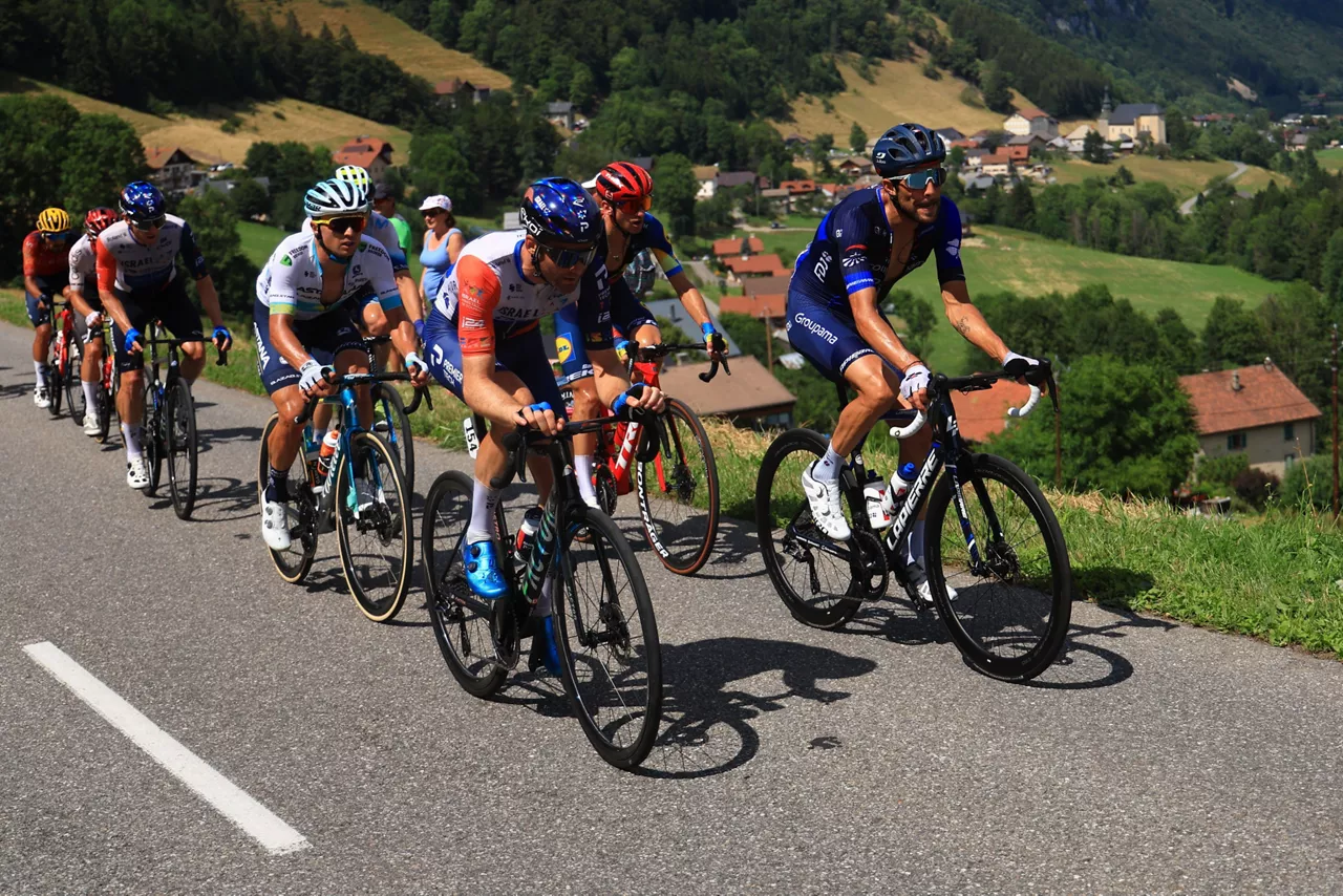 TOUR_FRANCIA_ESCAPADOS_CICLISTAS_PELOTON
