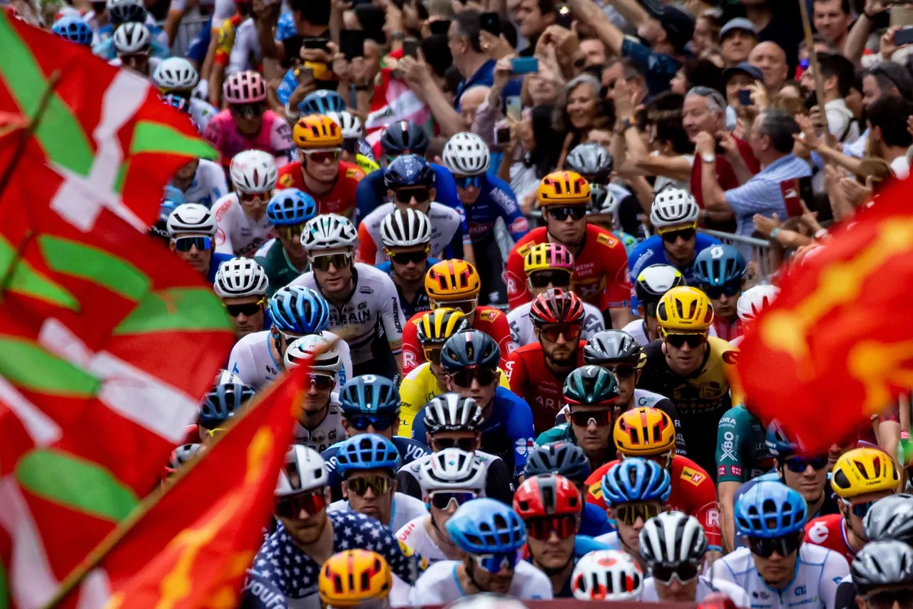 Frantziako Tourraren irudietako bat, Euskaditik igarotzean. Argazkia: EFE