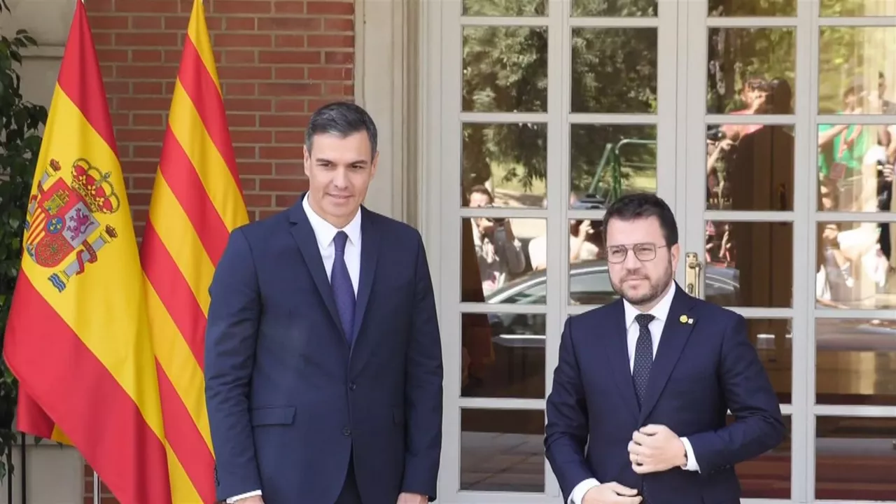 Pedro Sanchez eta Pere Aragones, artxiboko irudi batean
