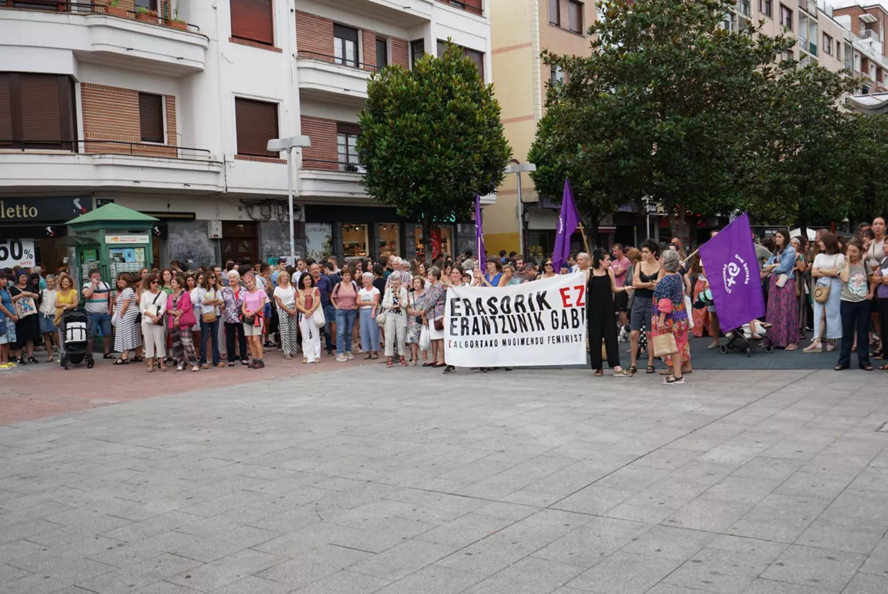 elkarretaratze-feminista-concentracion-algorta-getxo-eitb