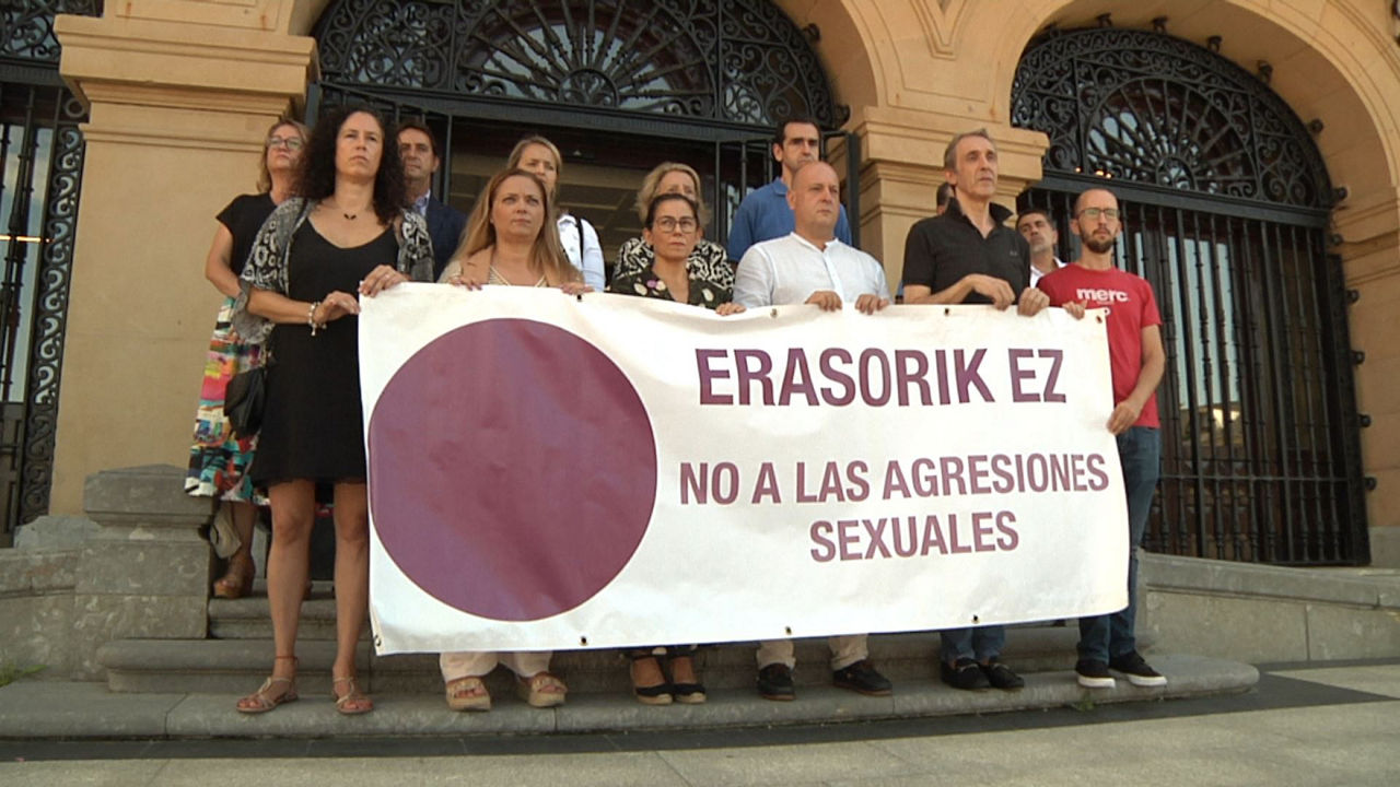 Concentración en el Ayuntamiento de Getxo