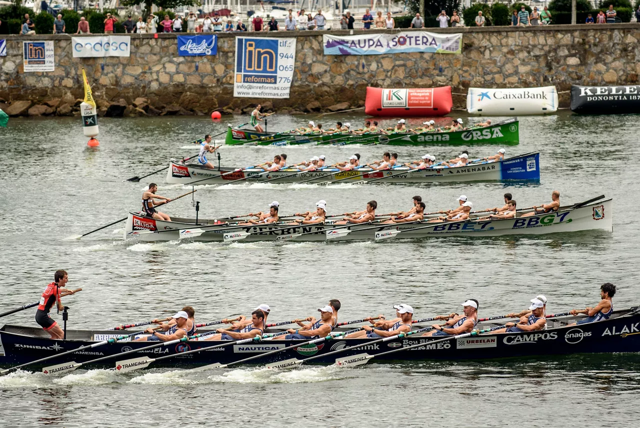 Traineruak, Eusko Label Ligako estropada batean