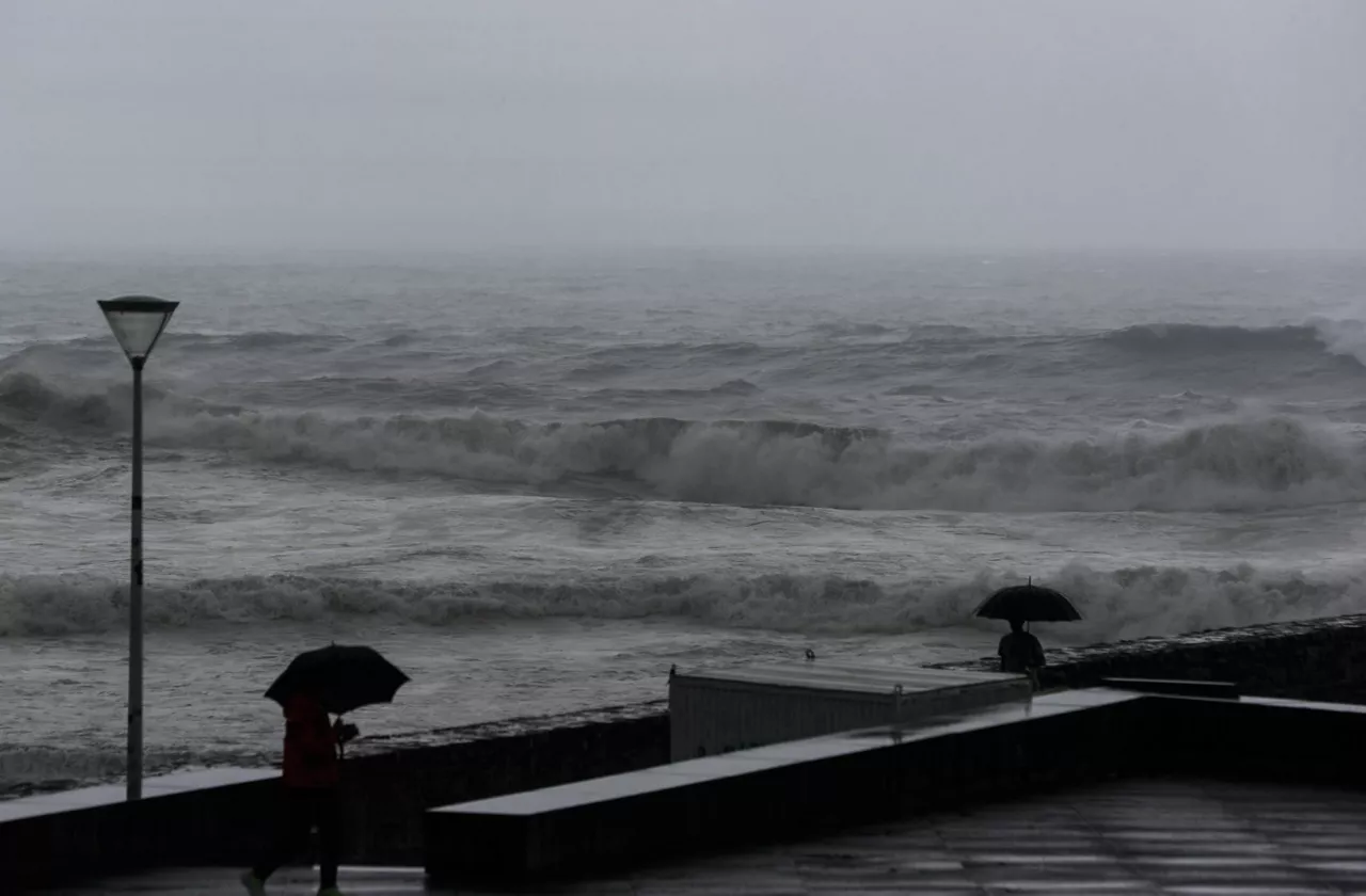 zurriola-sansebastian-olas- olatuak euria lluvia efe