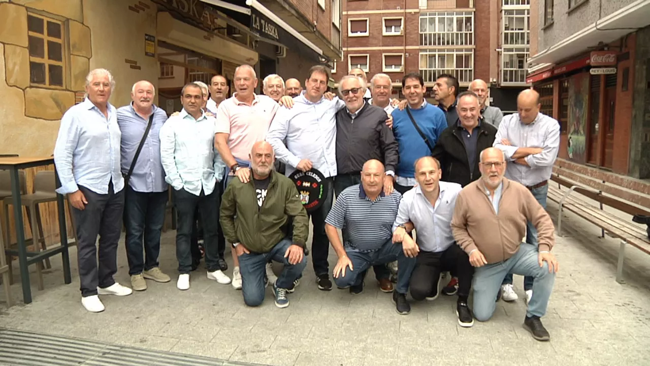 Foto de familia de Gorka Ortiz de Urbina con sus amigos