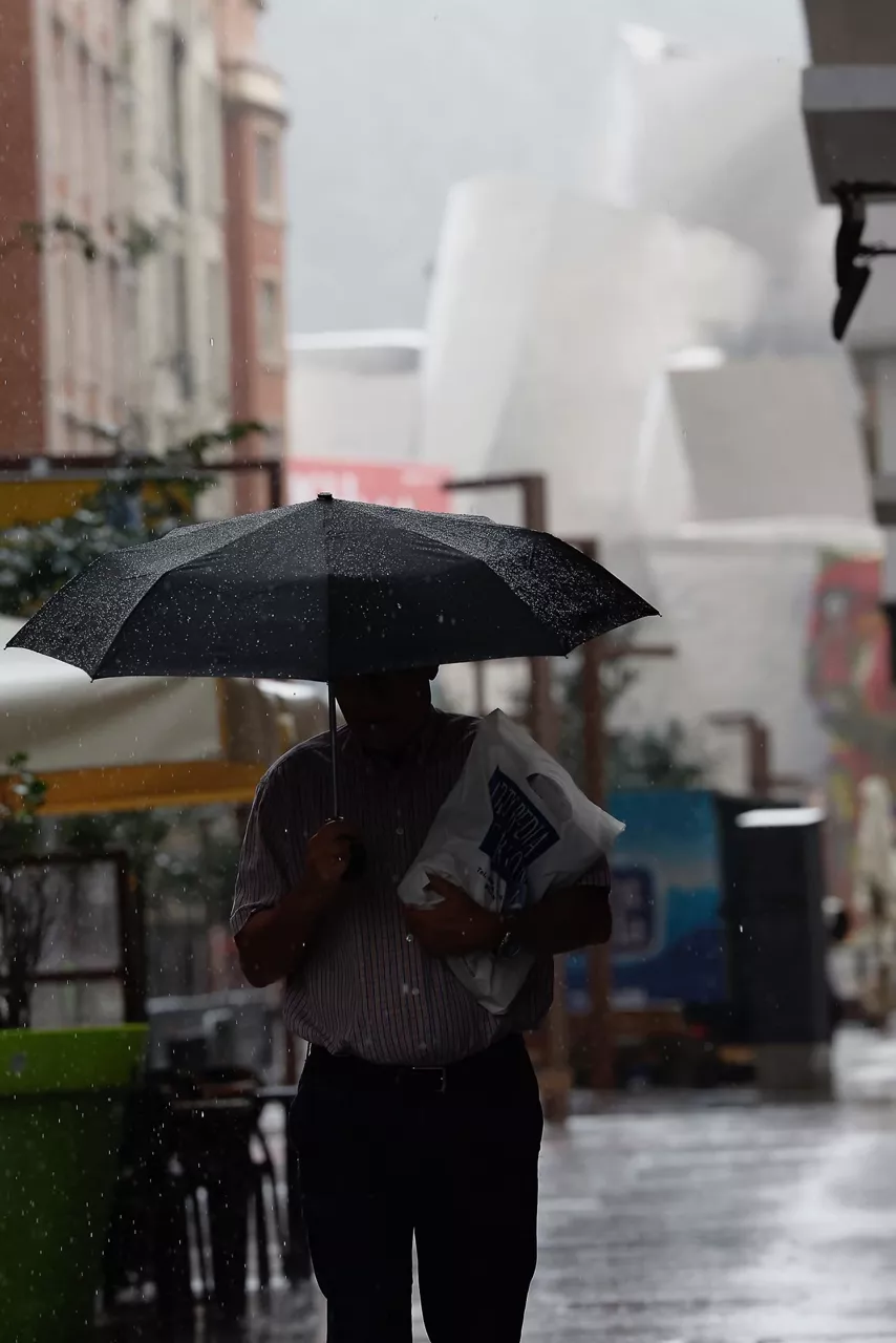 eguraldi-euritsua-bilbo-abuztuan- lluvia en agosto bilbao efe
