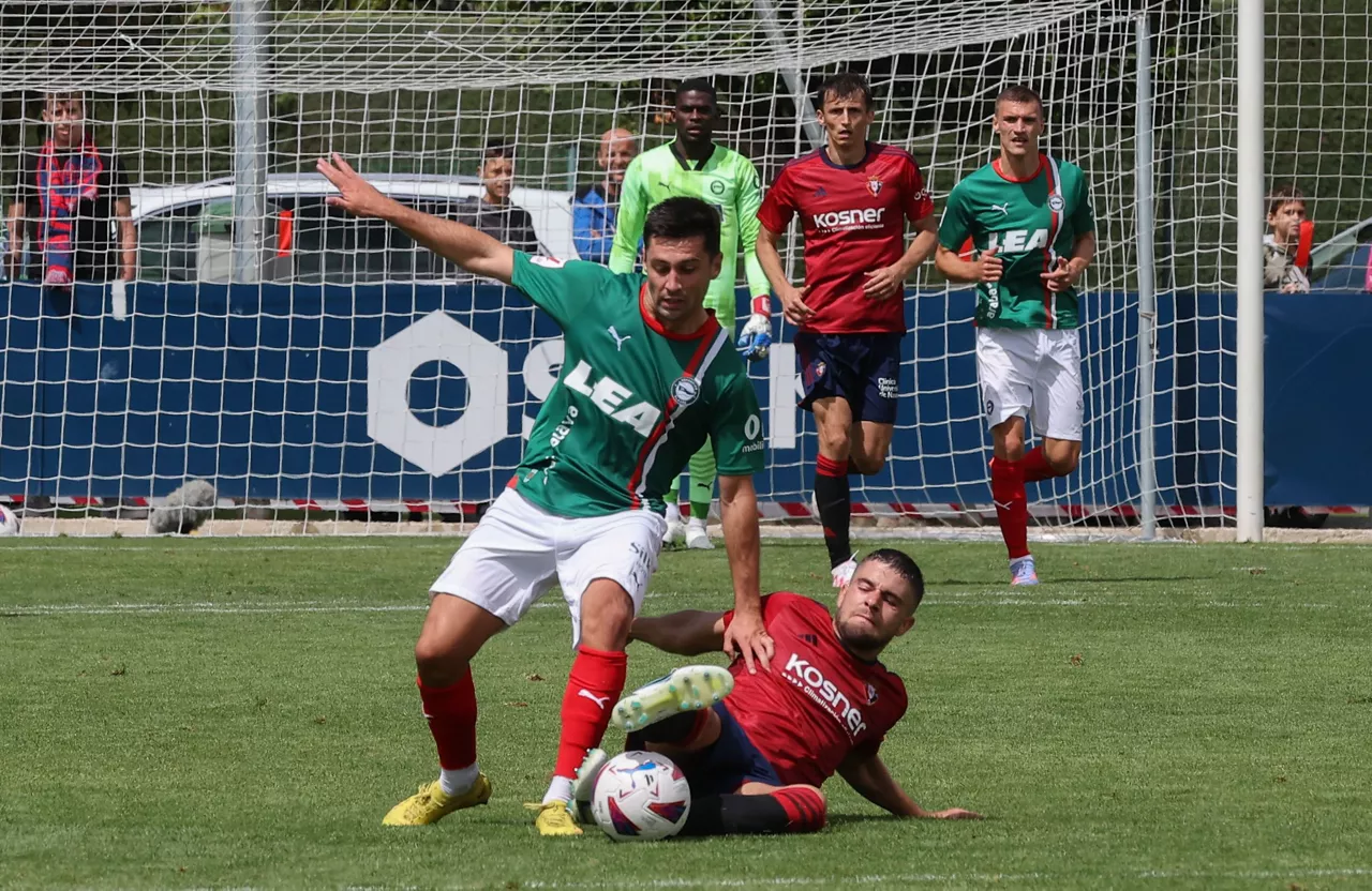 ALAVES_ALKAIN_OSASUNA_MOI GOMEZ