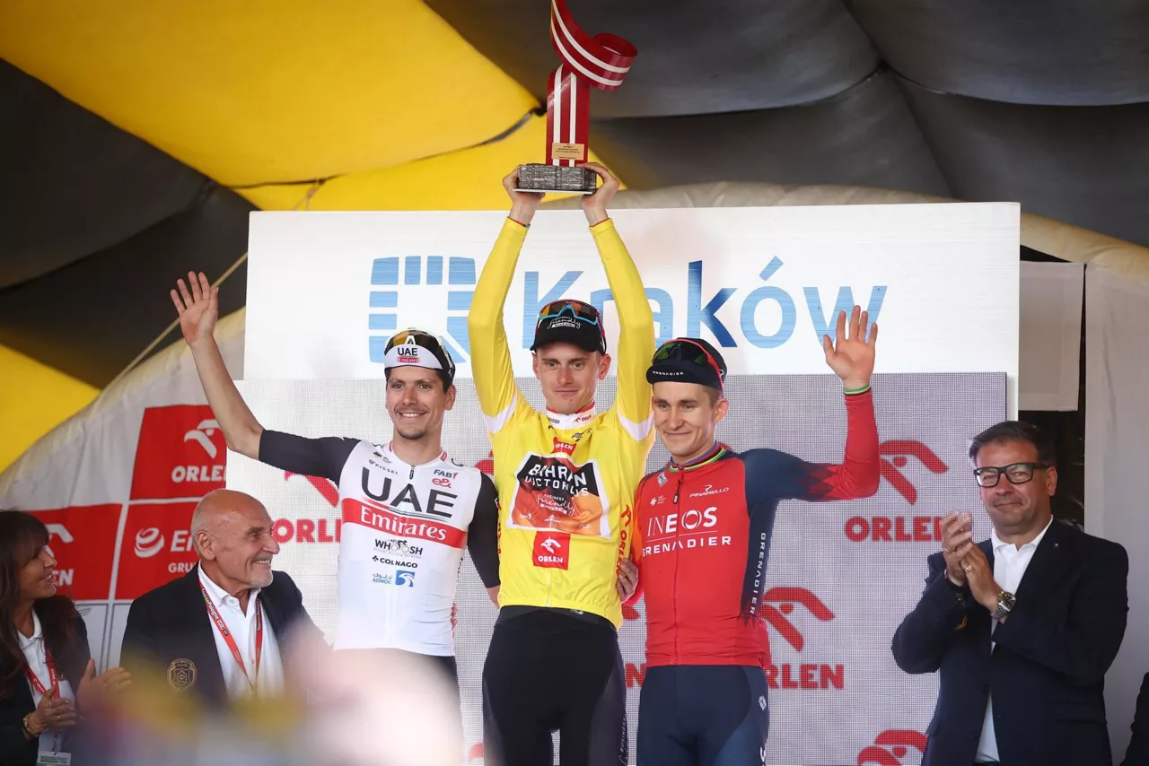 Matej Mohoric, Joao Almeida eta Michal Kwiatkowski, lehenengo hirurak. Argazkia: EFE.