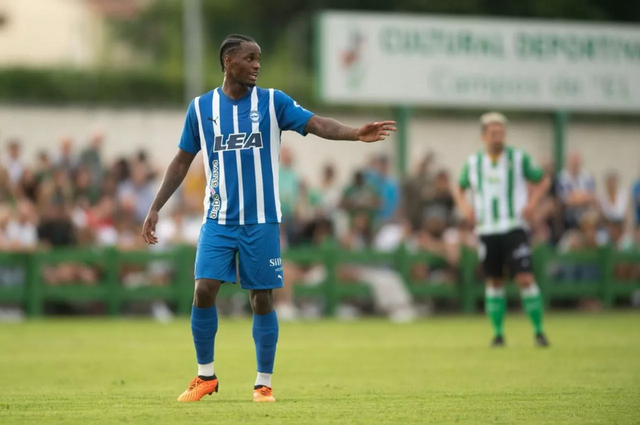 Balboa Huescan ibiliko da, 2023-24 denboraldian. Argazkia: Deportivo Alaves.