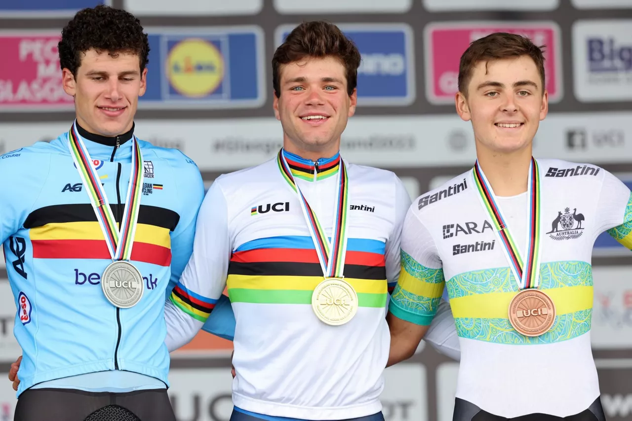 Segaert, Milesi eta McKenzie, erlojupekoa amaituta. Argazkia: EFE.