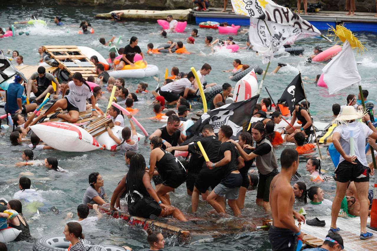 donostia-piratak-abordatzea-EFE