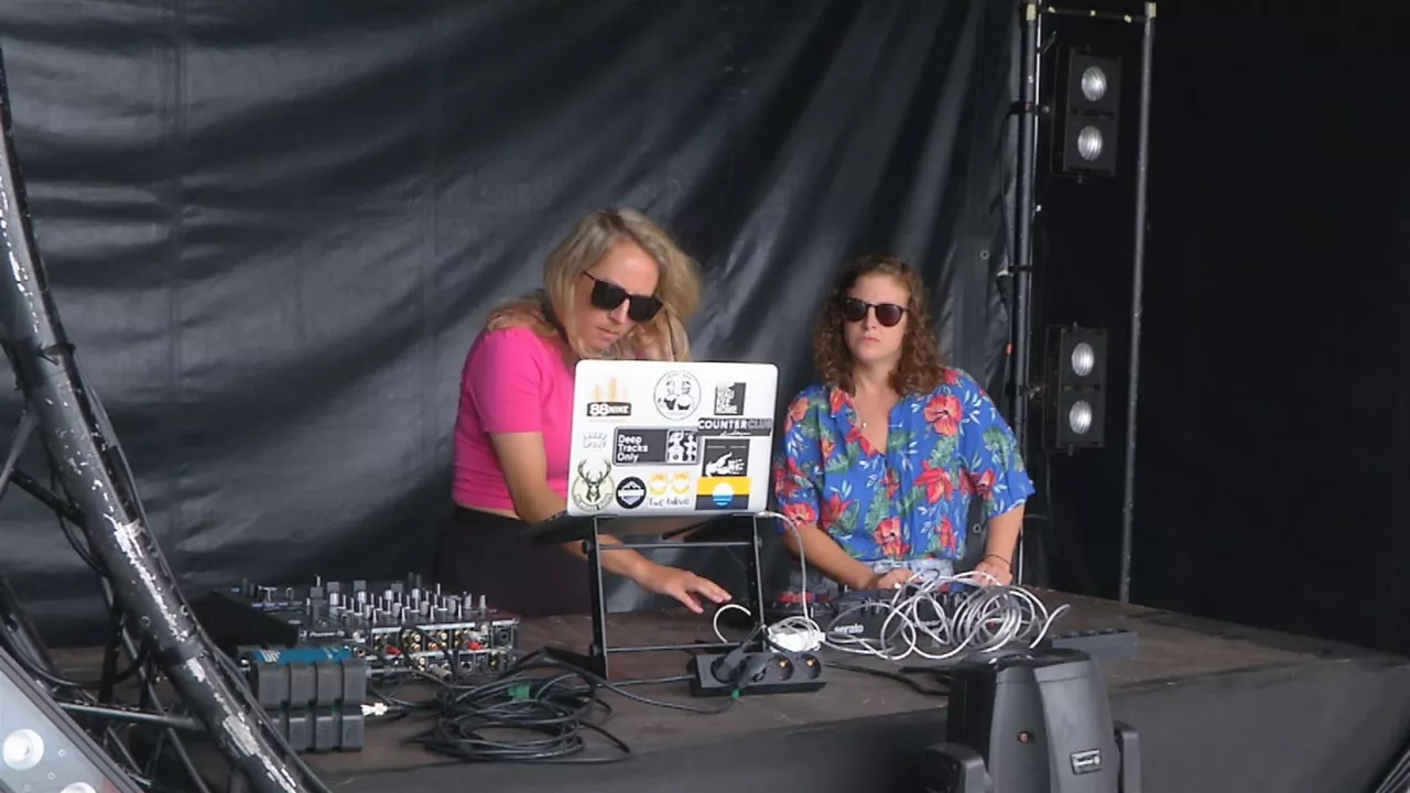 20230817145056_two-rubias-dj_