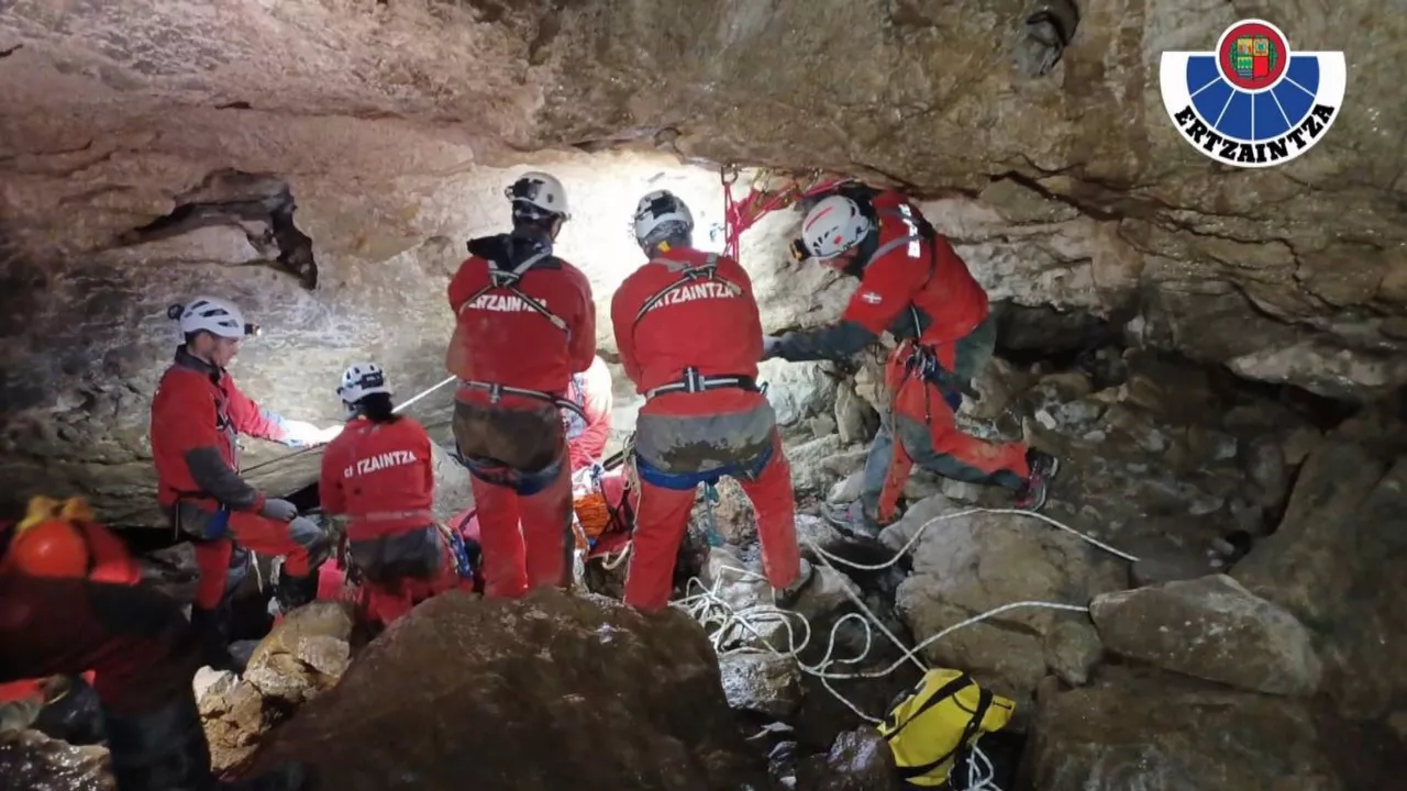 20230818192806_rescate-deba-cueva_