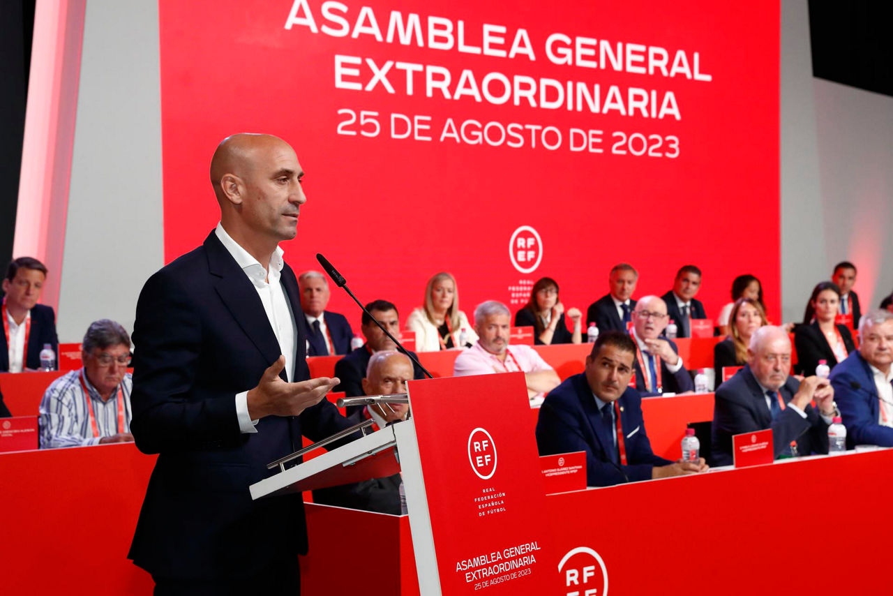 luis rubiales asamblea rfef efe
