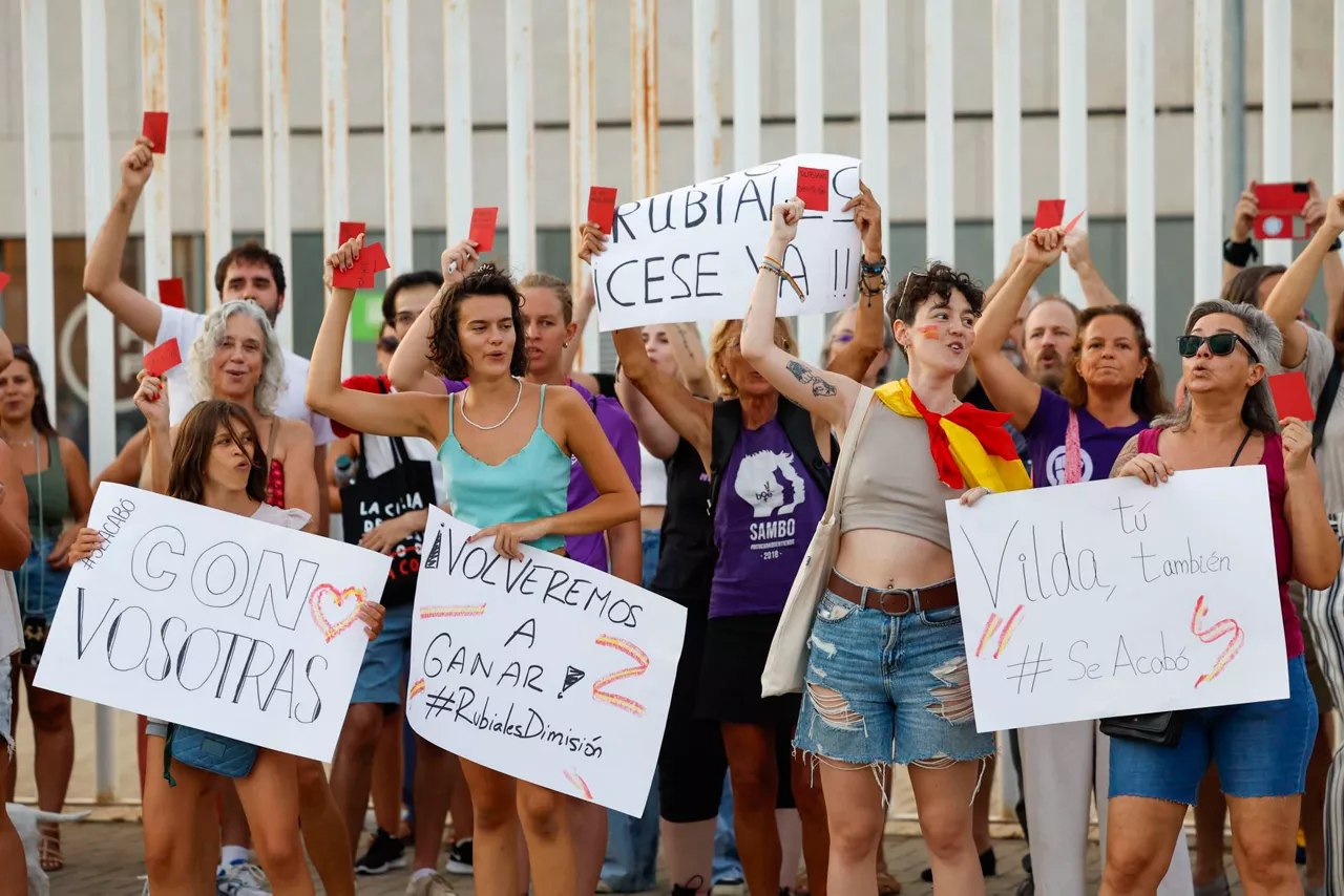 Manifestación feminista para pedir la destitución del presidente de la Real Federación Española de Fútbol, Luis Rubiales