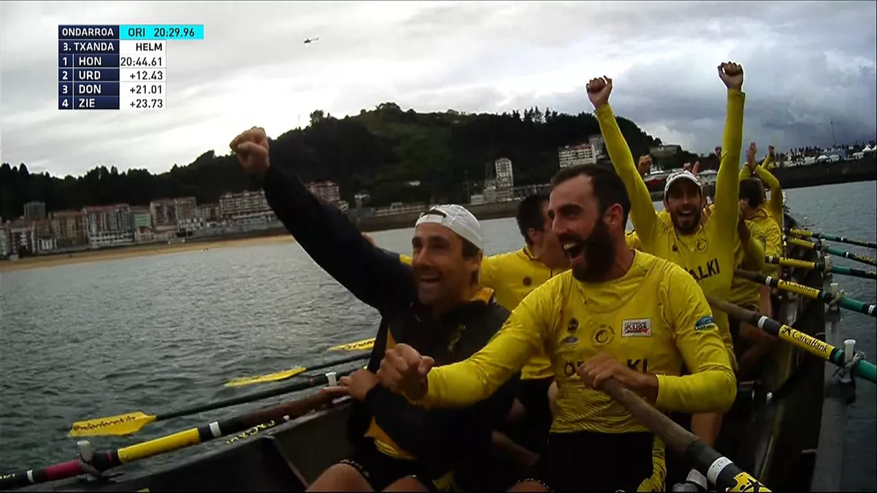 Remeros de Orio celebrando la victoia. Foto: EITB Media