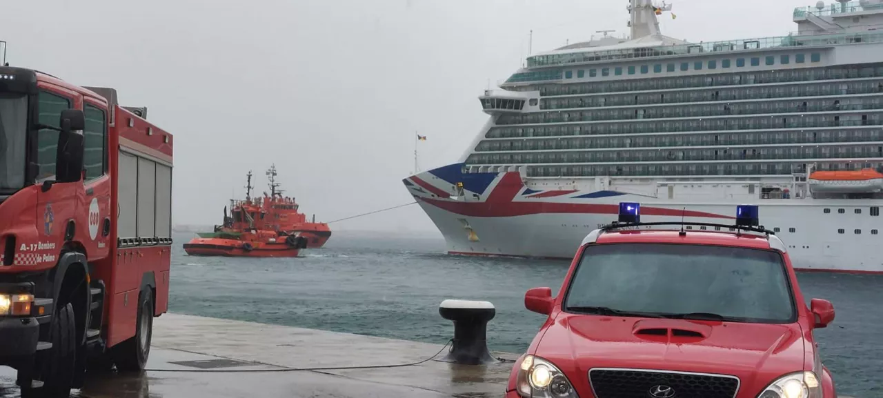 crucero choca contra un petrolero en Palma EFE