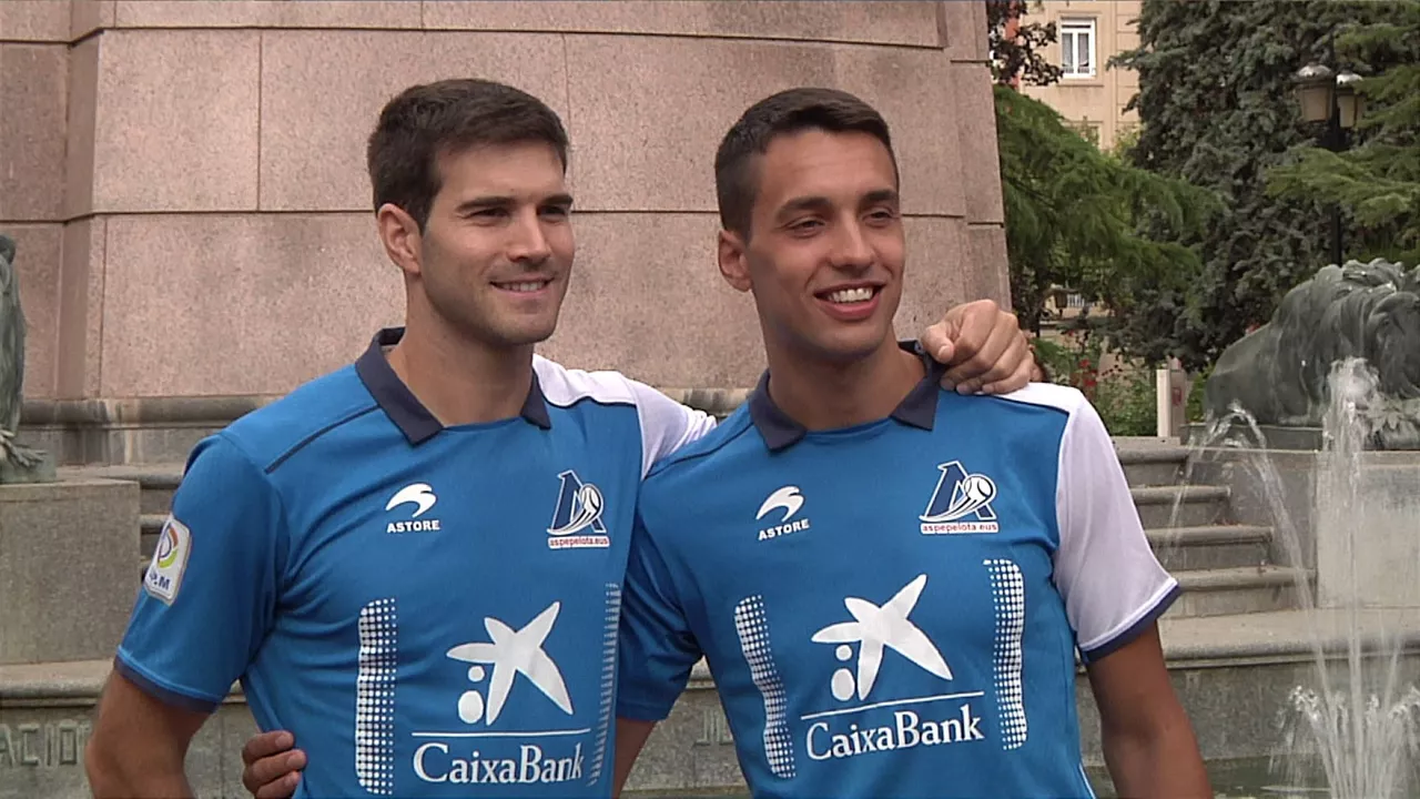 Javier Zabala (eskuinean), Jose Javier Zabaletarekin batera. Argazkia: EITB Media