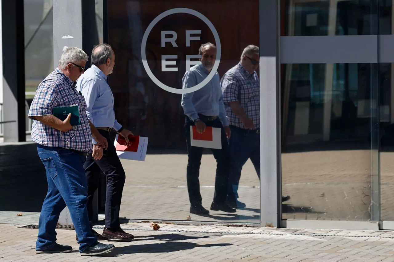 RFEF Federación Fútbol asistentes reunión lunes 28 Foto: EFE