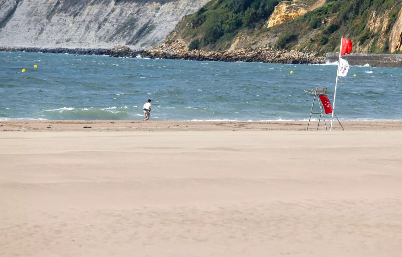 Prohibido el baño en 7 playas de Bizkaia dada la calidad del agua.