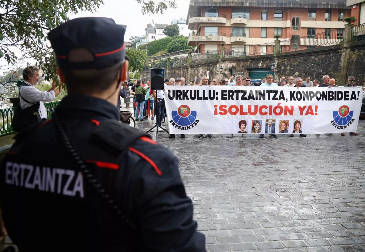 protesta ertzaintza miramar donostia san sebastian efe