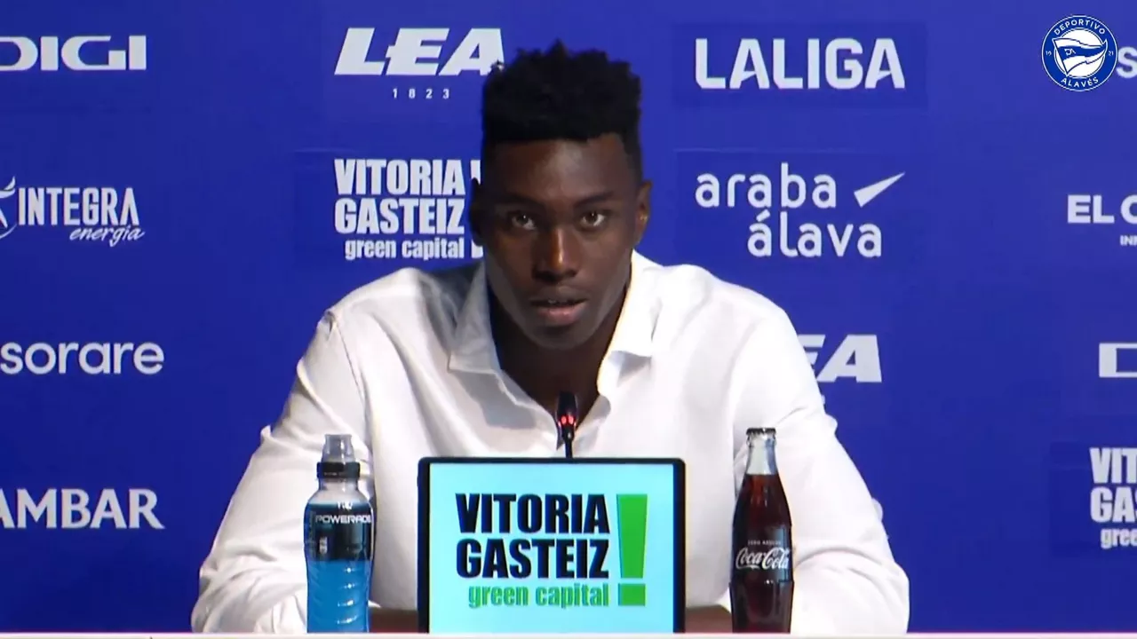 Samu Omorodion, en la rueda de prensa de presentación