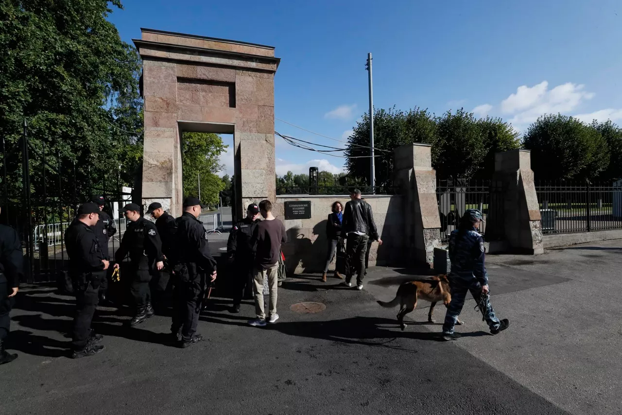 Medidas seguridad en los cementerios de San Petersburgo