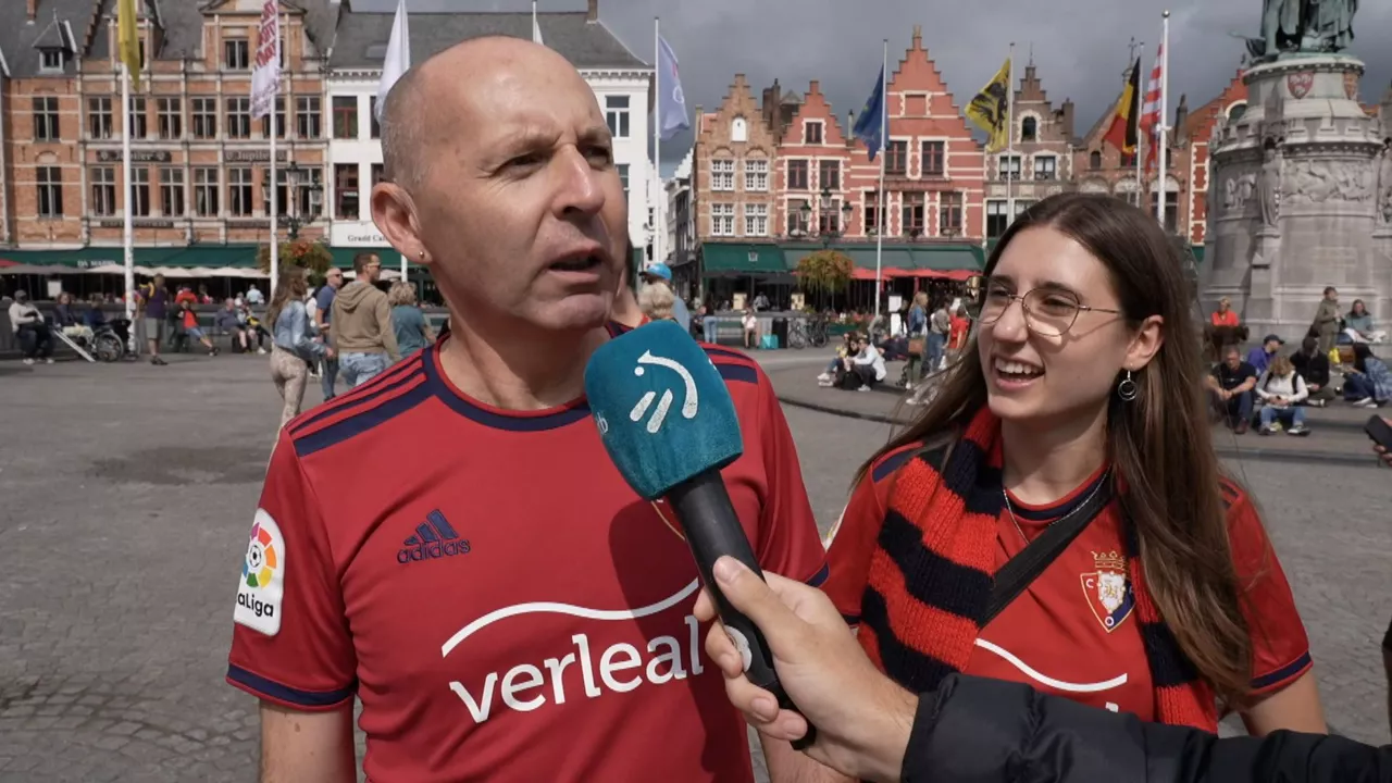 La afición rojilla ha viajado hasta Brujas para animar a su equipo. Imagen obtenida de un vídeo de EITB Media