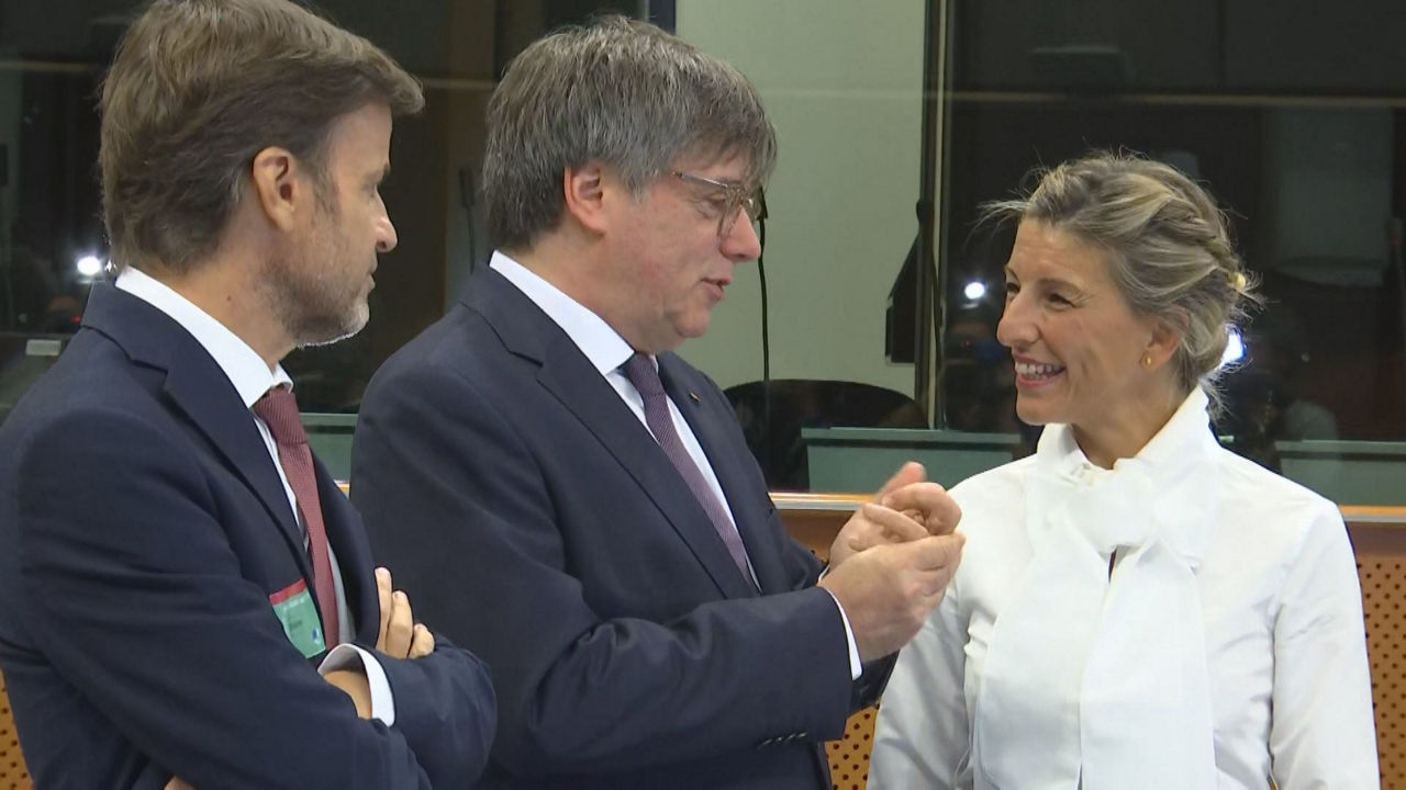 20230904124300_yolanda-diaz-carles-puigdemont_