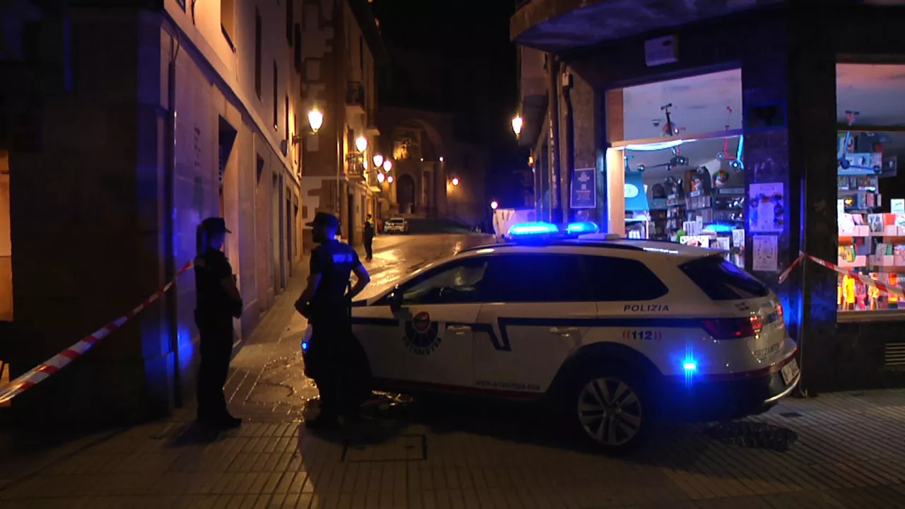 Errenteriko Herriko Enparantza plazako etxebizitza batean piztu da sua