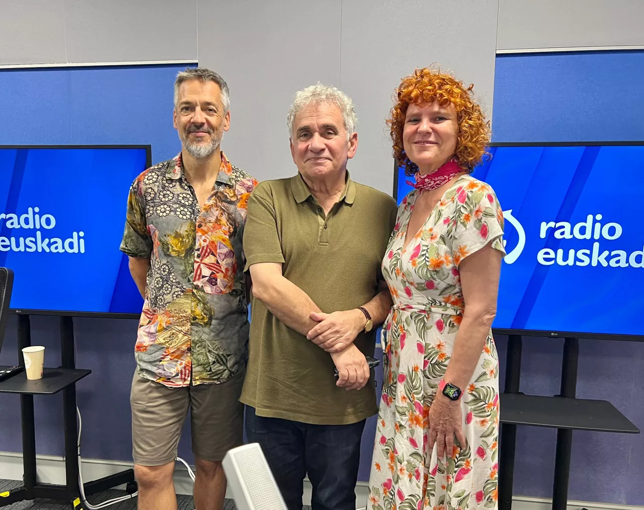Iñaki Espiga, Bernardo Atxaga y Beatriz Celaya.