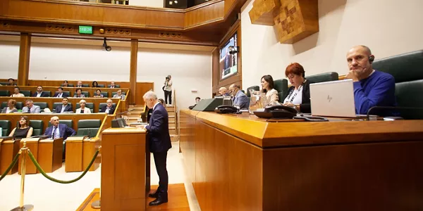 El lehendakari Iñigo Urkullu durante su intervención. Foto: Eusko Legebiltzarra