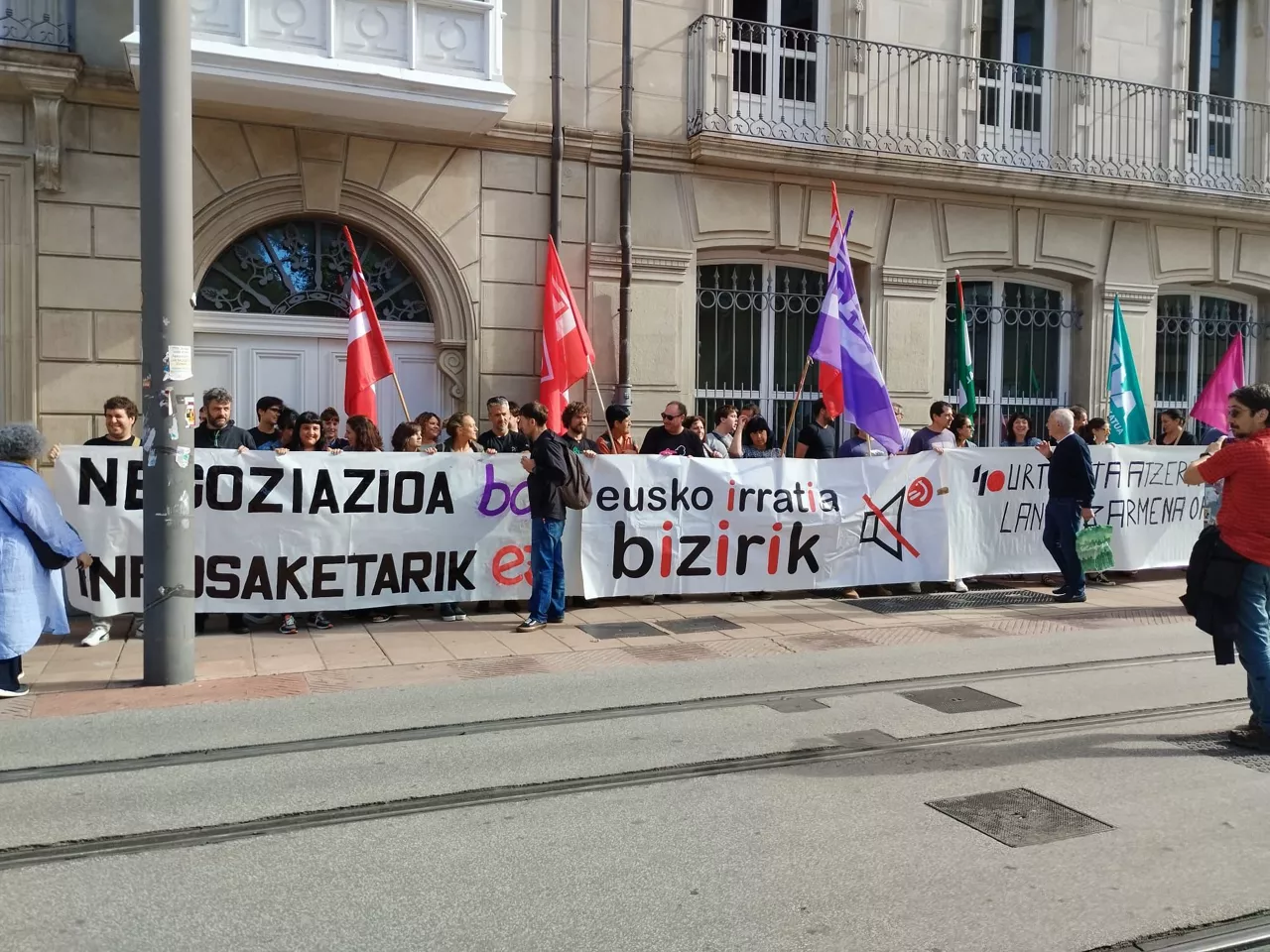 Legebiltzarra irratiak ertzainak protesta