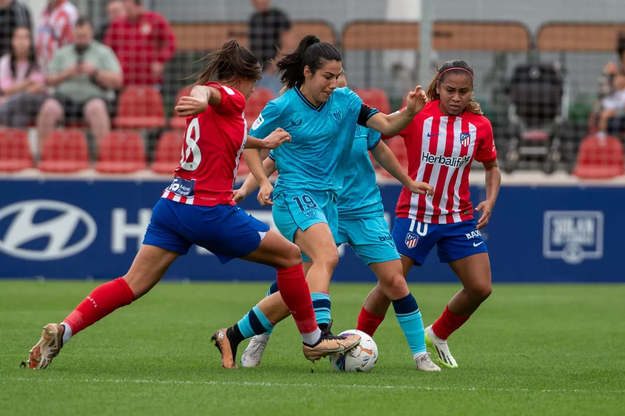 Mariana Cerro Athleticeko jokalaria, Atleticoren kontrako neurketan. EFE