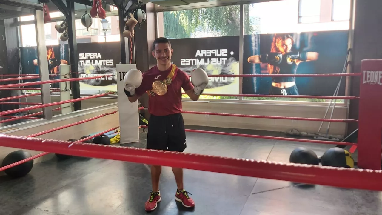 EL boxeador Super Mario