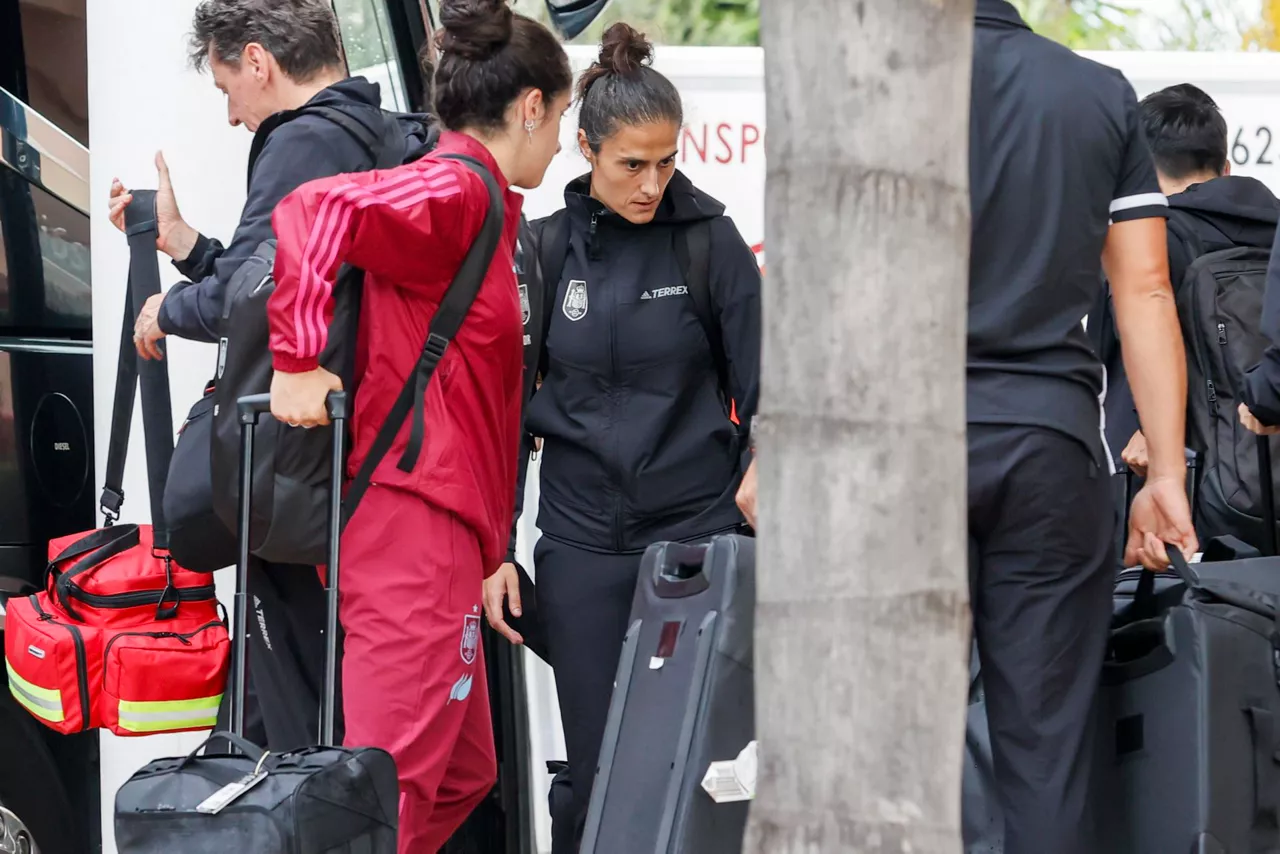 Montse Tome Espainiako selekzioko entrenazailea, kontzentraziora iristen. EFE