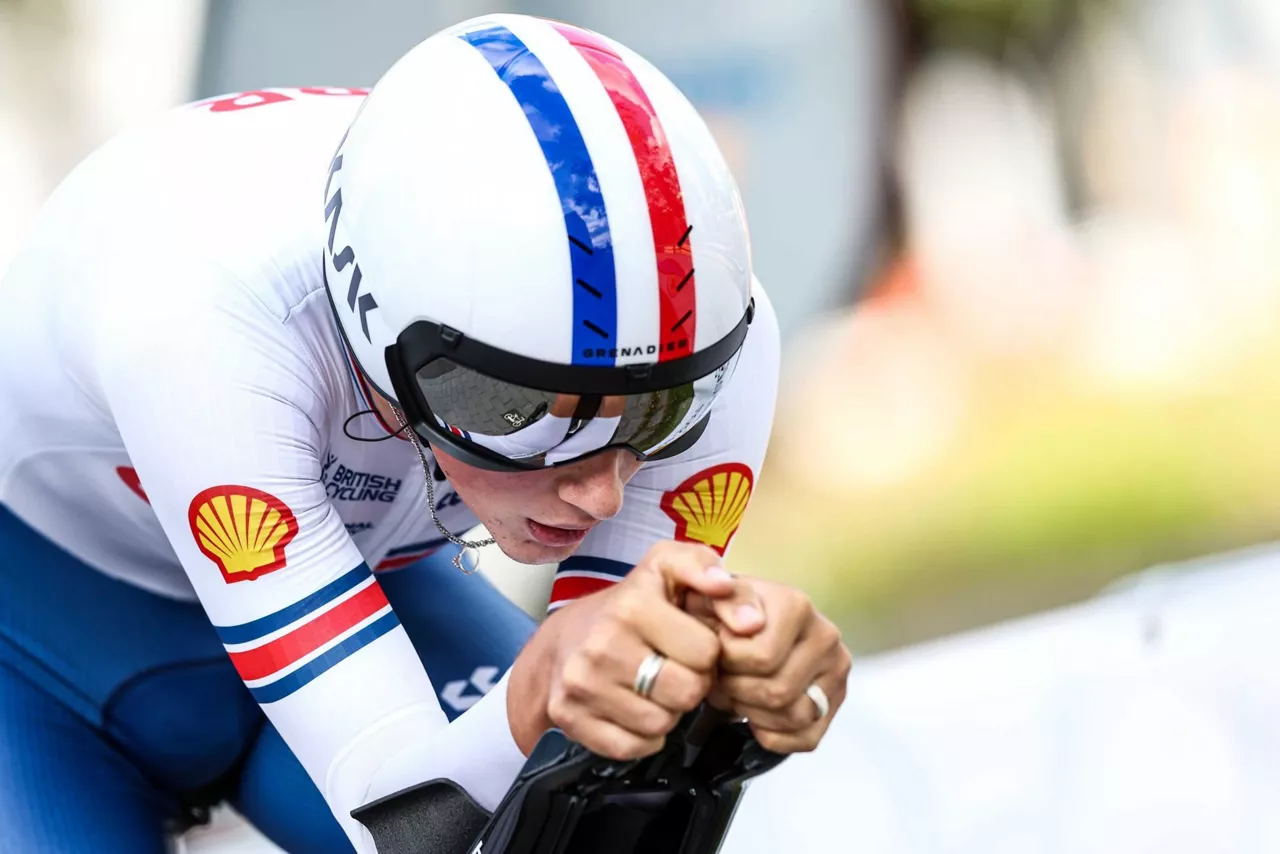 Joshua Tarling, erlojupekoan. Argazkia: EFE.