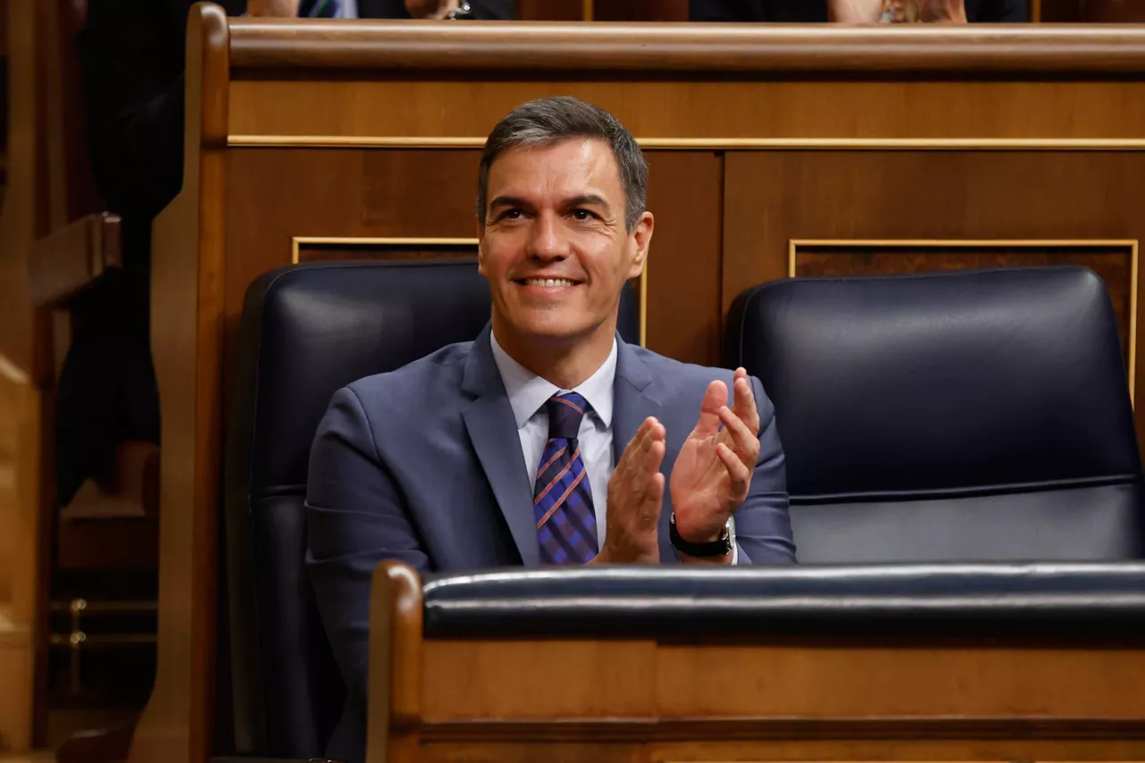 sanchez-aplaudiendo-congreso-efe
