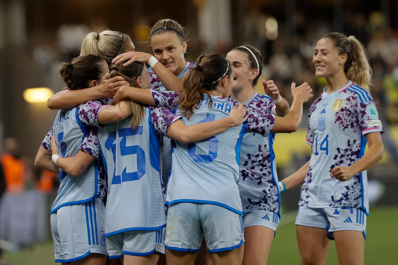 Espainiako selekzioko jokalariak gola ospatzen. Argazkia: EFE