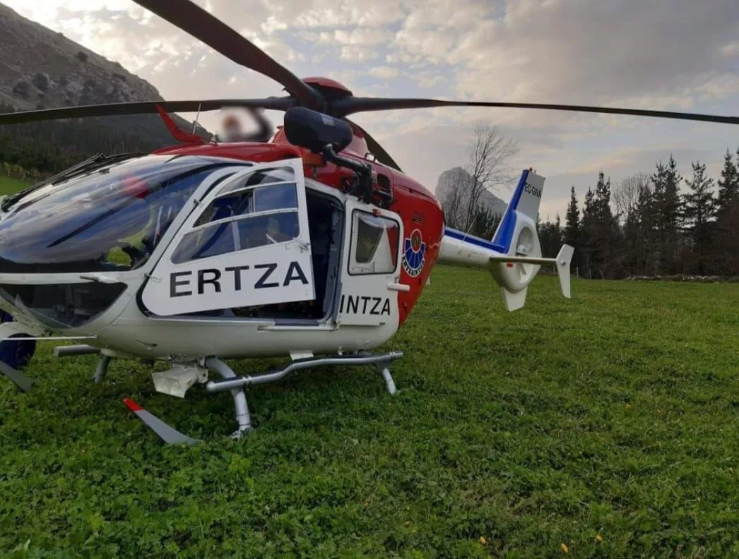 ertzaintza helikopteroa helicoptero
