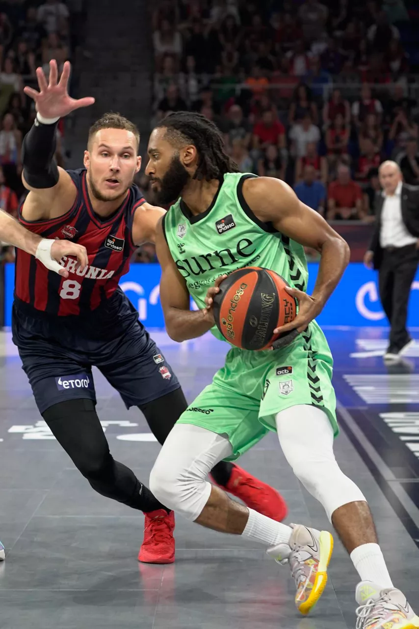 Baskonia Bilbao BASKET aDAM sMITH tADAS sEDEKERSKIS