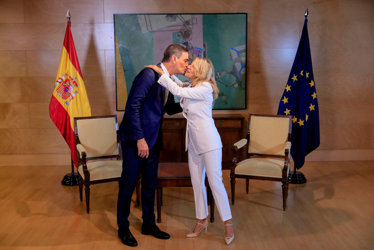 yolanda-diaz-pedro-sanchez-investidura-efe