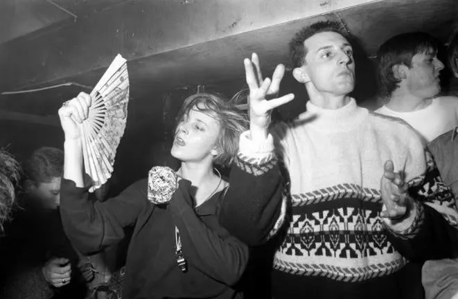 Londreseko The Futureko rave jai bat, 1988an. Argazkia: Dave Swindells
