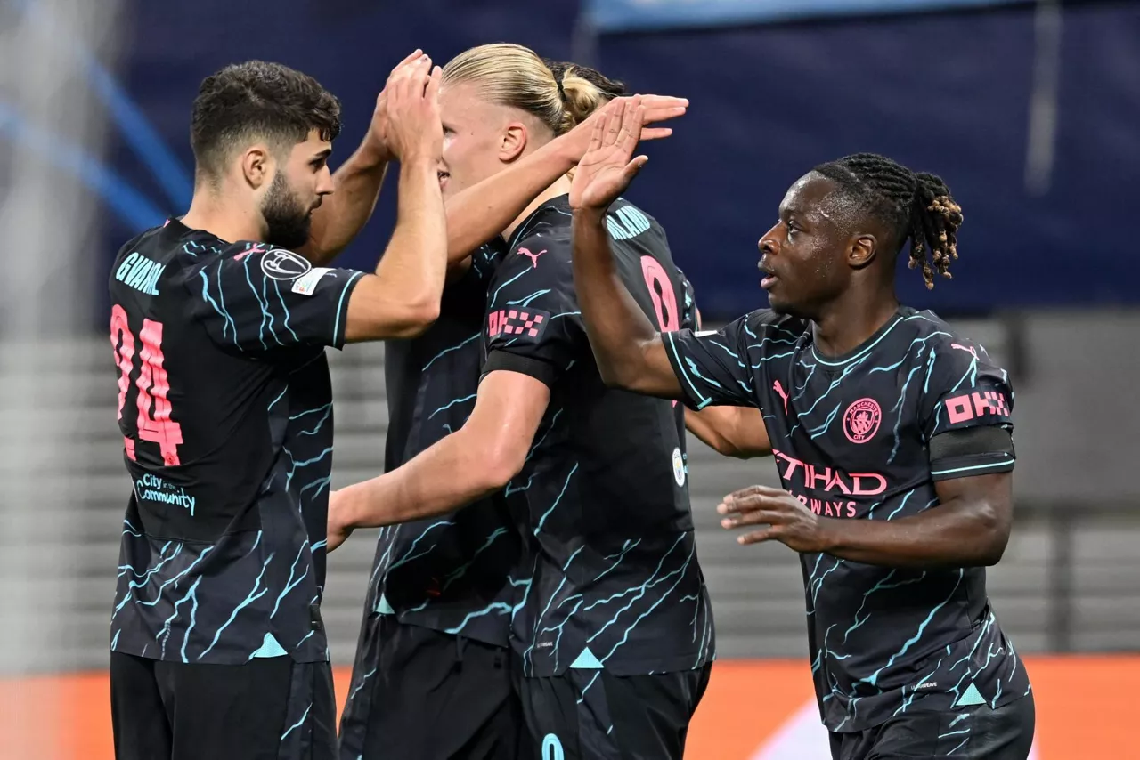 Jérémy Doku, del Manchester City, celebrando el gol contra el Leipzig. EFE
