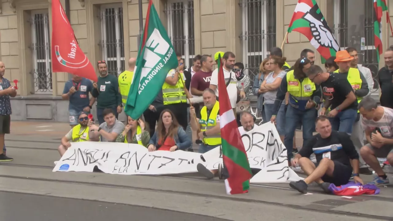 20231005113729_anbulantziak-protesta-gasteiz_