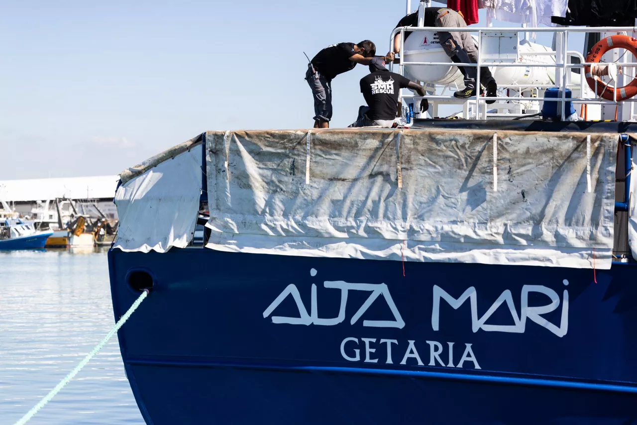 Aita Mari, itsasoratzeko zain, Burrianana