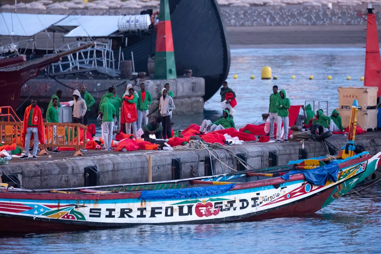 migrantes-tenerife-canarias-efe