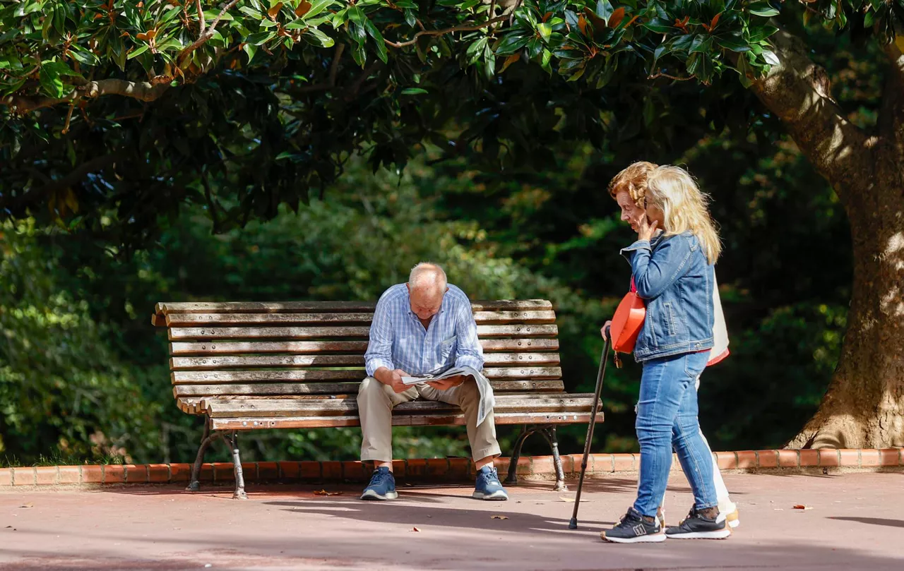 personas-mayores-ancianos-pensiones-parque-bilbao-efe