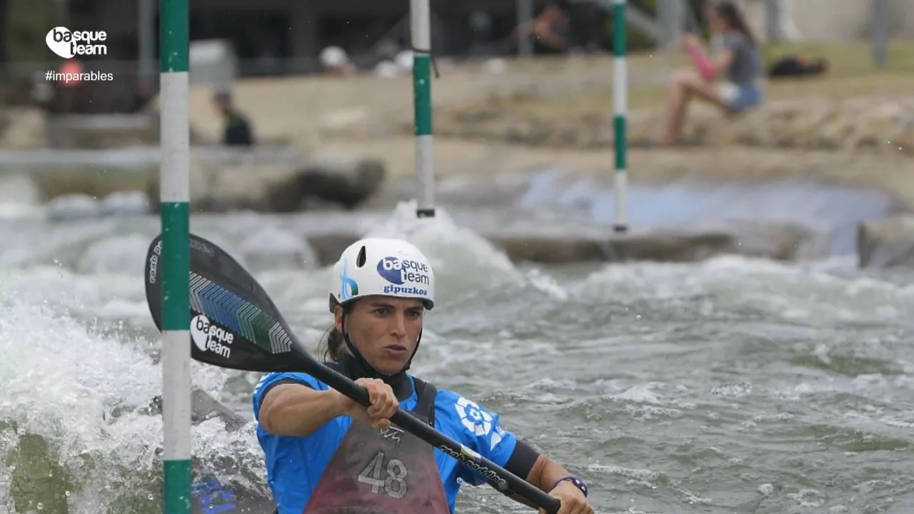 La piragüista Maialen Chourraut, en la serie "Geldiezinak"